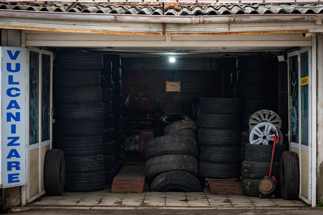 Tire and wheel shop branding