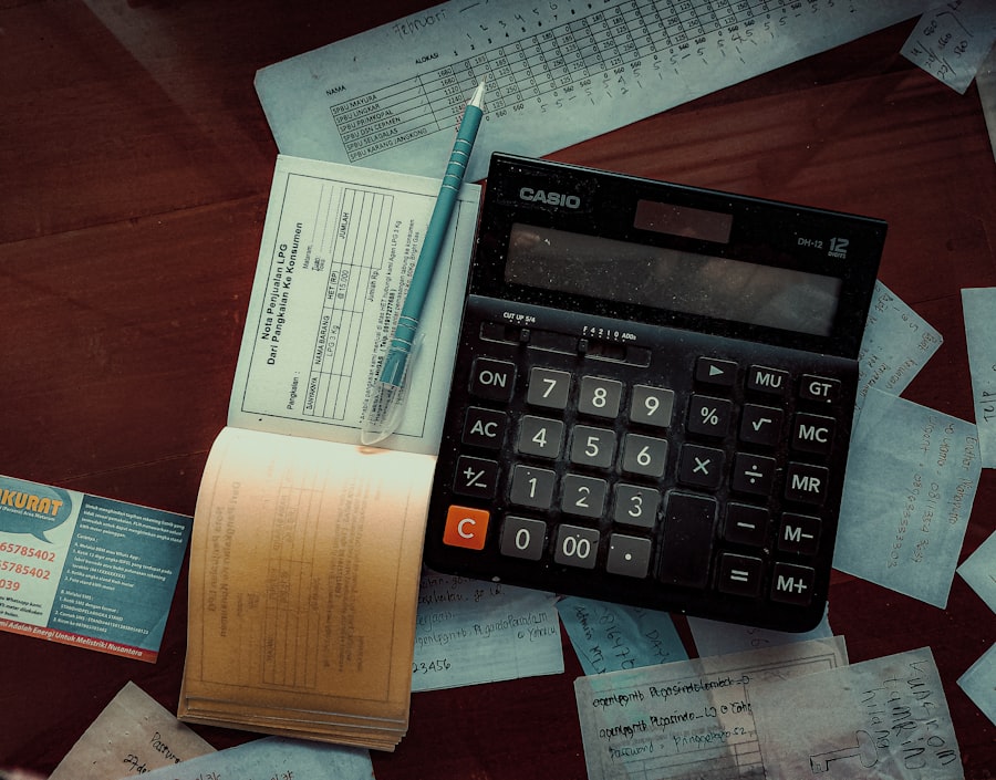 New bookkeeping founder working at desk