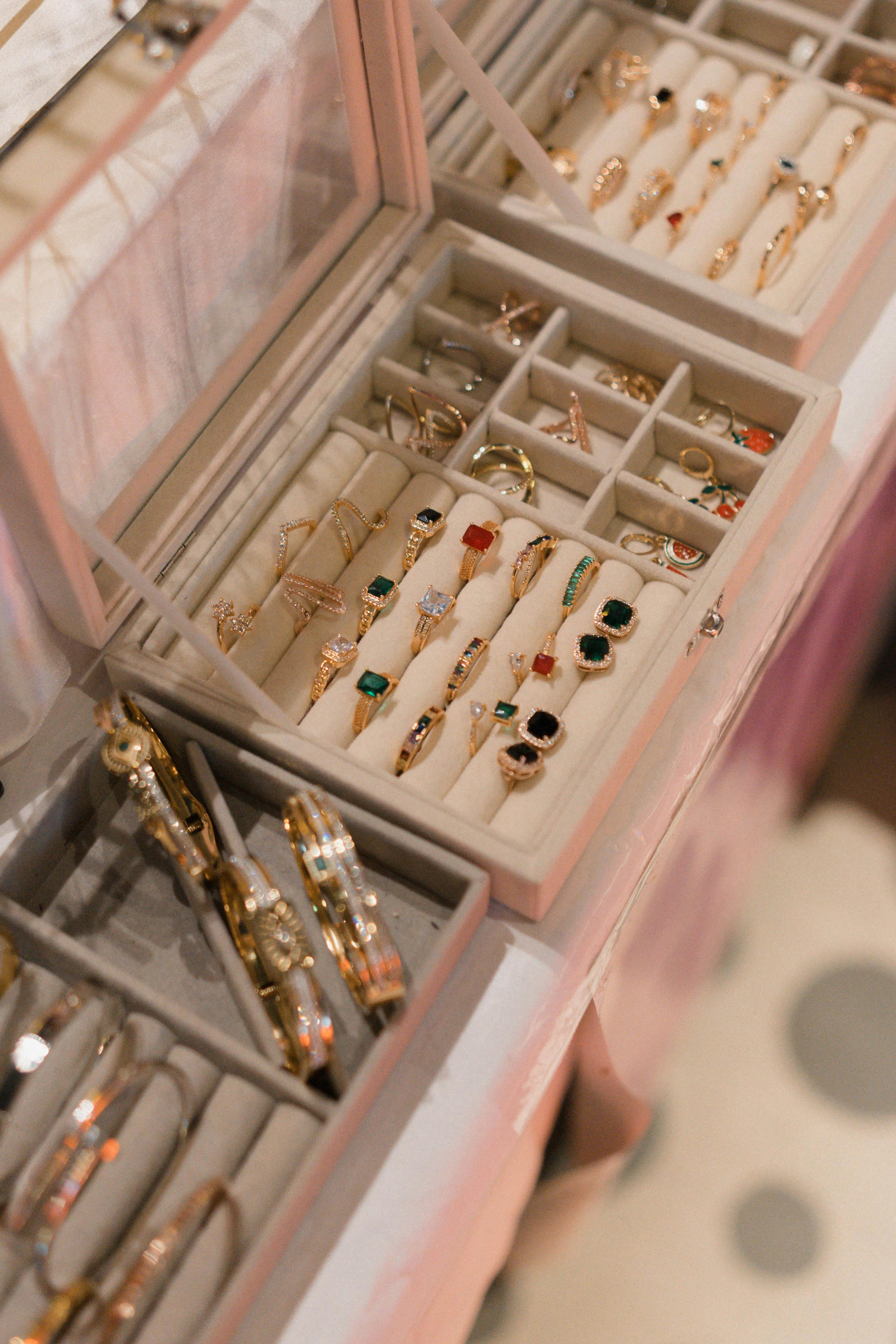 Custom Jewelers branding
