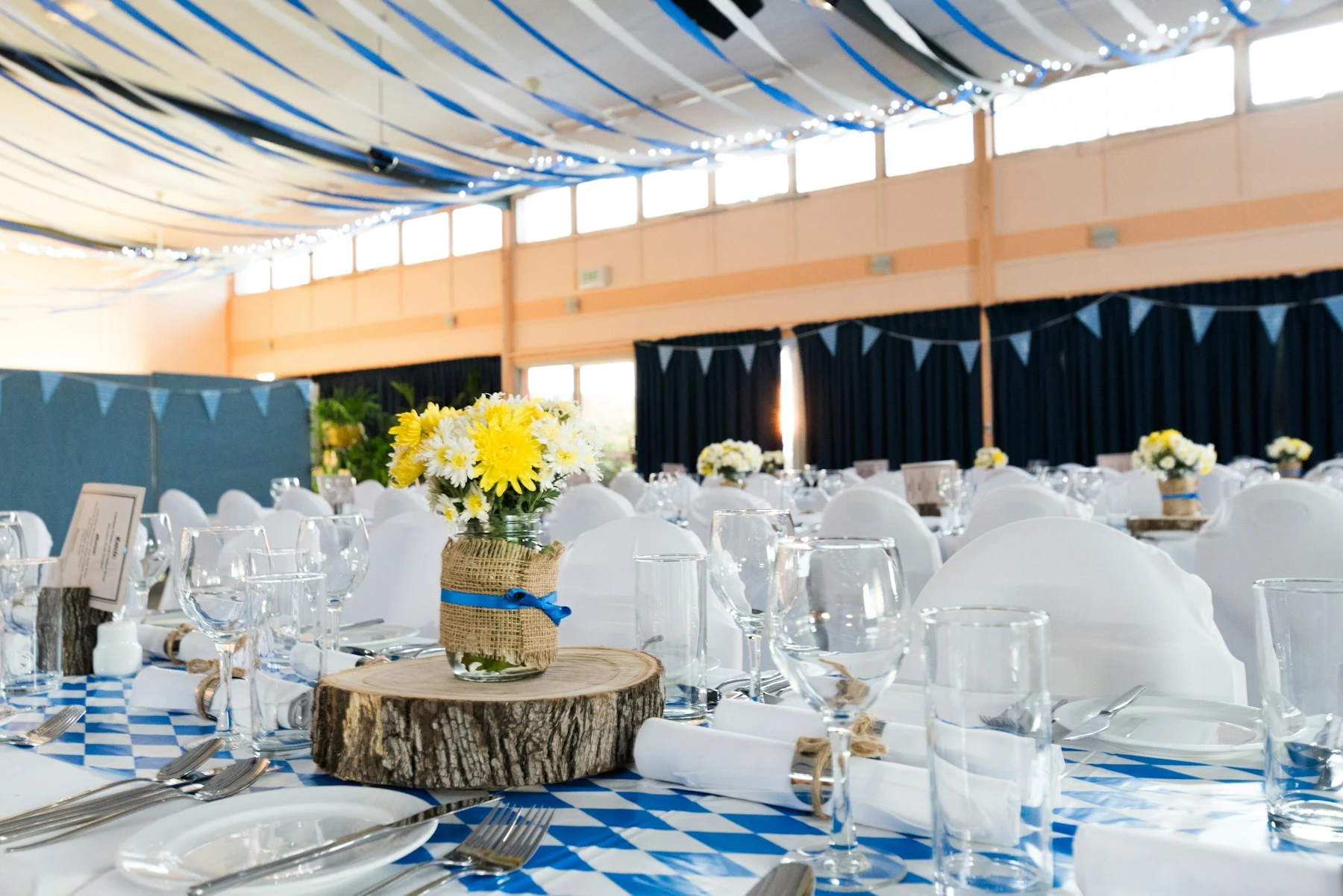 Elegant wedding reception table setting